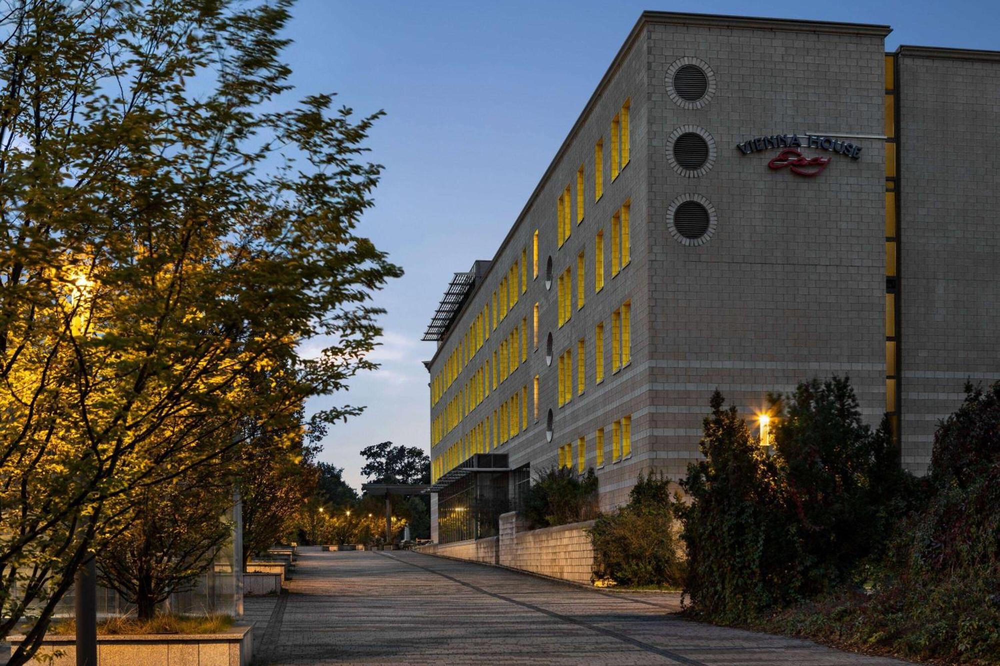 Vienna House Easy By Wyndham Bad Oeynhausen Hotel Exterior photo